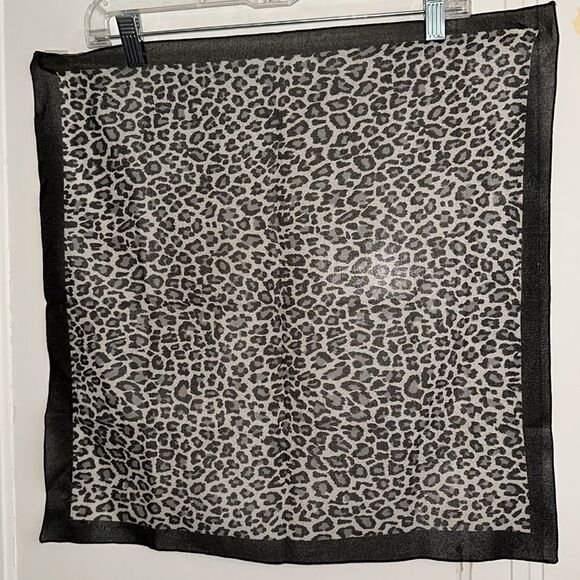 Cheetah print black, gray & white semi sheer chiffon polyester square scarf - Picture 6 of 8